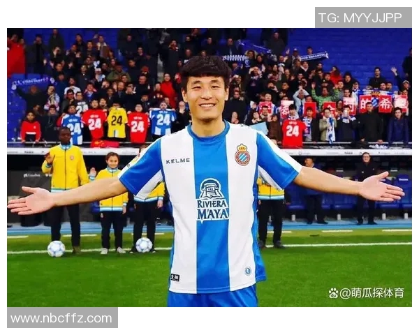 回顾足球明星武磊的成长历程儿时照片展现他的梦想与坚持 回顾足球明星武磊的成长历程儿时照片展现他的梦想与坚持