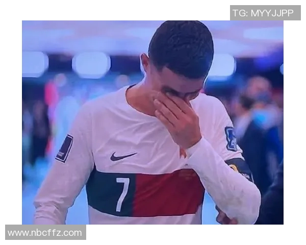 足球明星感人时刻泪水夺眶而出的视频合集展现他们背后的故事与情感