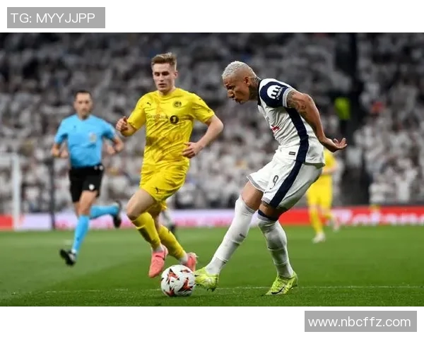 安德莱赫特与曼联的历史交锋回顾与战绩分析