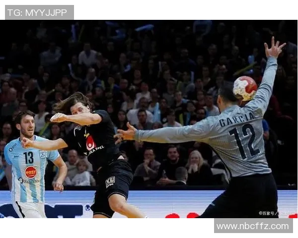 布伦瑞克与基尔的激烈对决展现足球魅力与团队精神 布伦瑞克与基尔的激烈对决展现足球魅力与团队精神